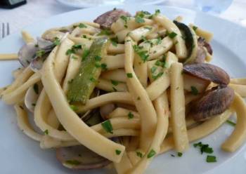 local pasta with clams & zucchini